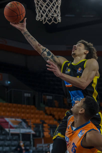 无论是在职 无论是在职