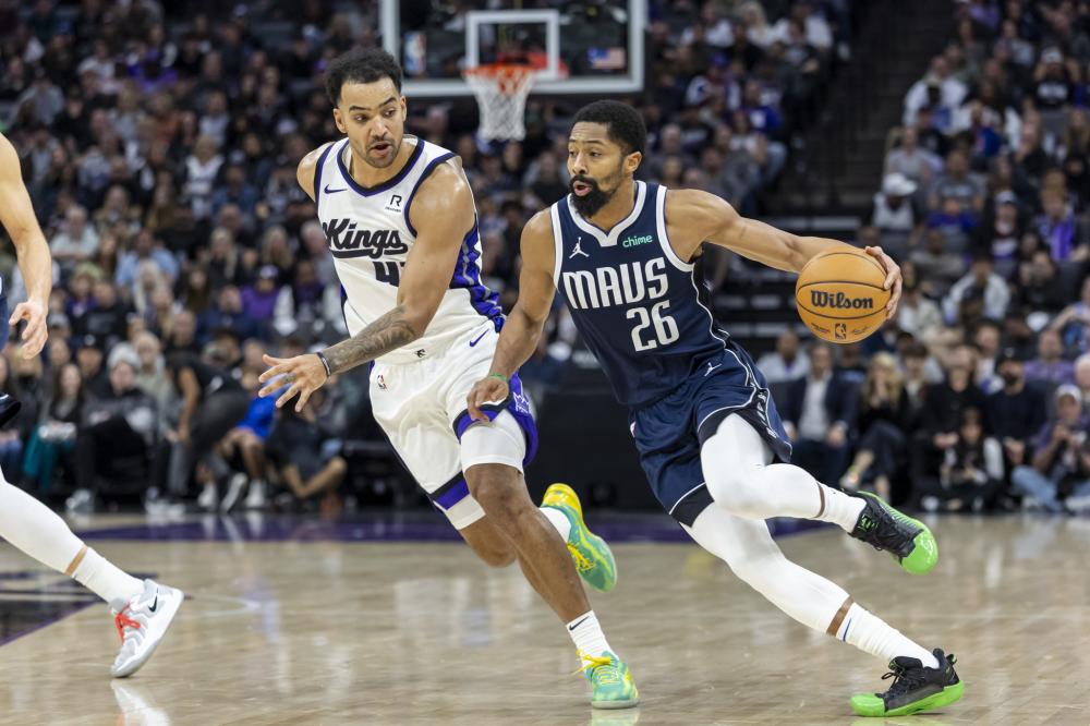 防守反击的 防守反击的